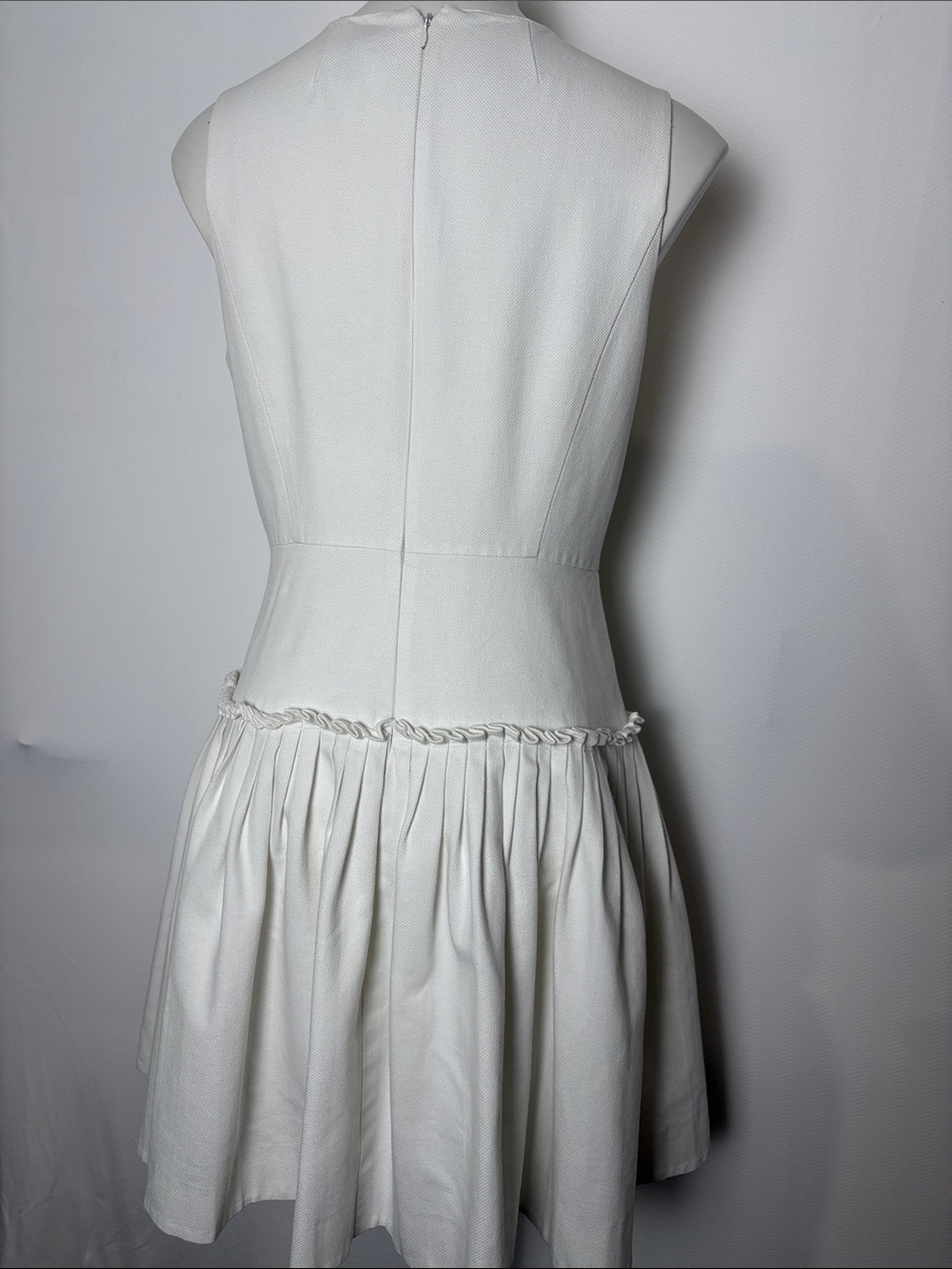 Classic White Sleeveless Pleated Skirt Dress - Picture 2 of 8